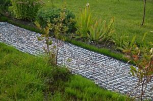 Jak zbudować piękne i tanie ścieżki w ogrodzie: 9 sprawdzonych sposobów