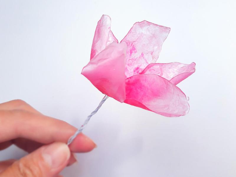 Zachwyć się pięknem: Jak stworzyć kwiaty z papieru – proste instrukcje krok po kroku