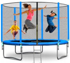 Bezpieczny wybór: trampolina ogrodowa z siatką wewnętrzną czy zewnętrzną?