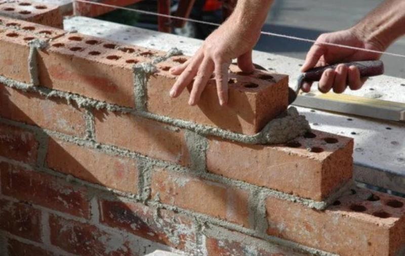 Jakie zaprawy budowlane wybrać? Przewodnik po rodzajach, zastosowaniach i przydatnych poradach