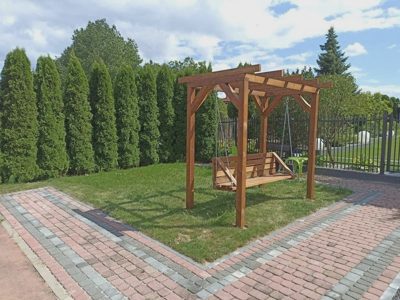 Architektura ogrodowa — jak kształtuje przestrzeń zieloną i zmienia jej odbiór