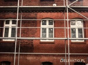 Jak skutecznie wyczyścić cegłę klinkierową z zaprawy? 5 metod bez uszkodzeń